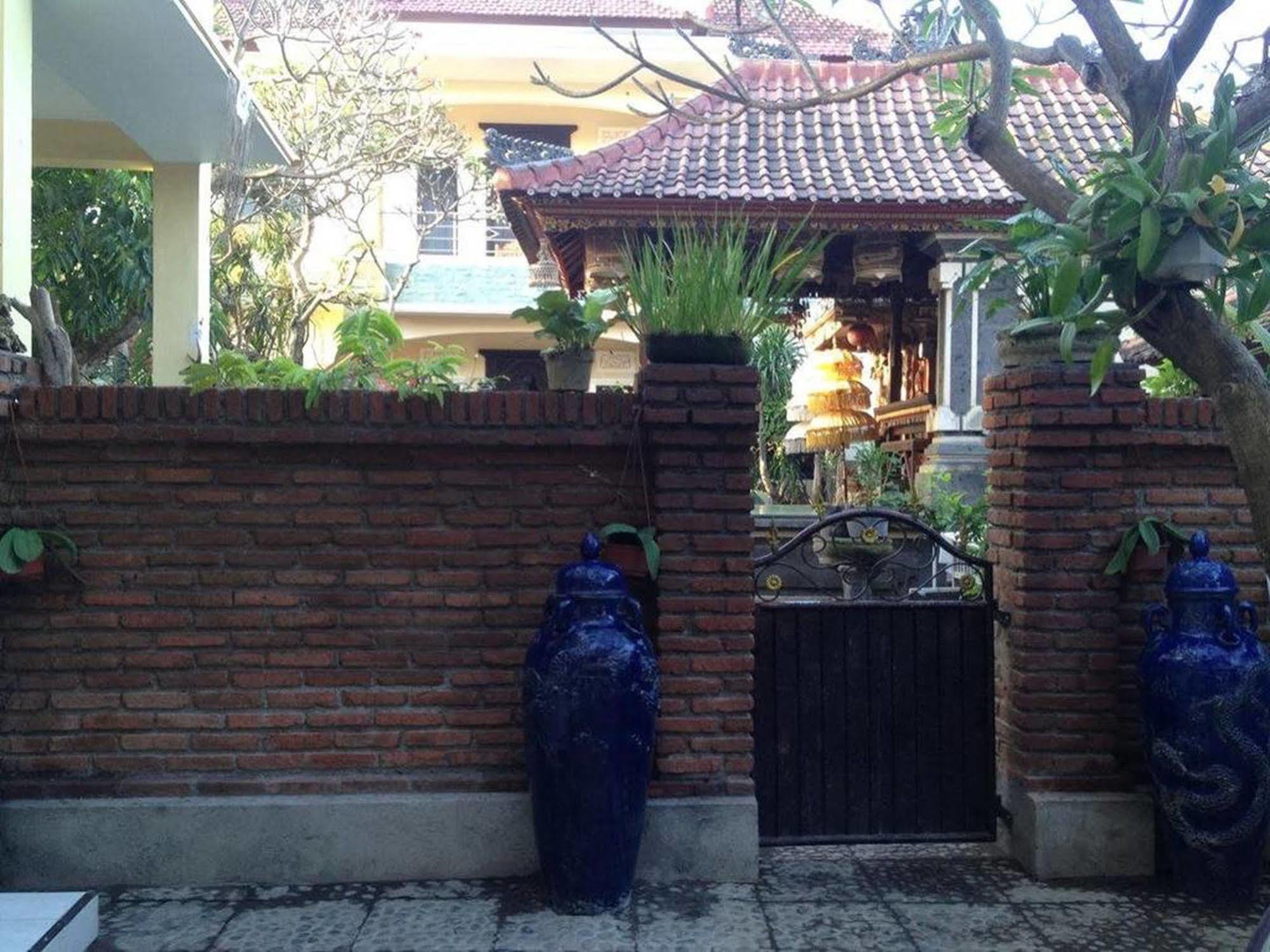 Sari Buana Bed & Breakfast Kuta Lombok Exterior foto