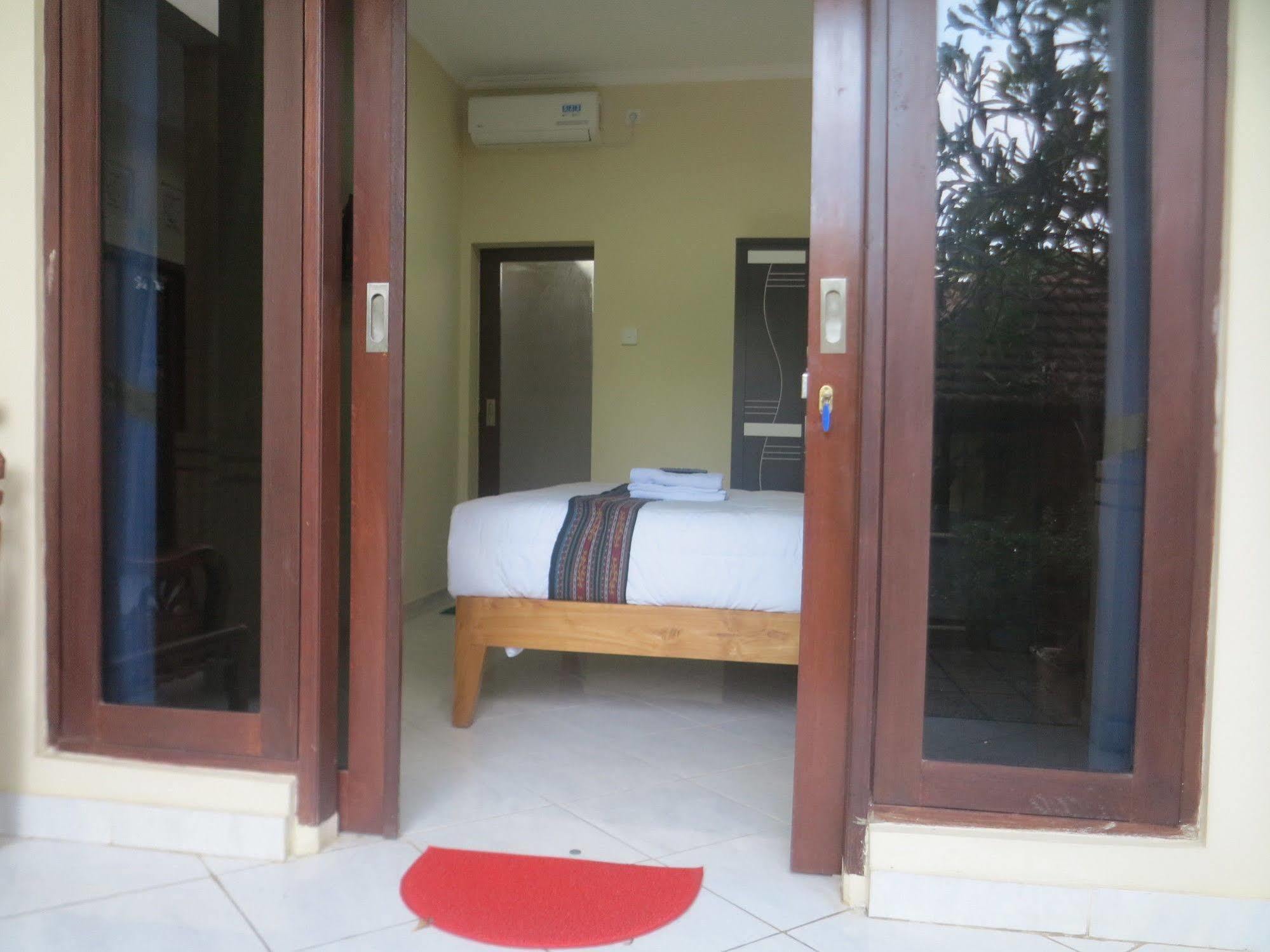 Sari Buana Bed & Breakfast Kuta Lombok Exterior foto